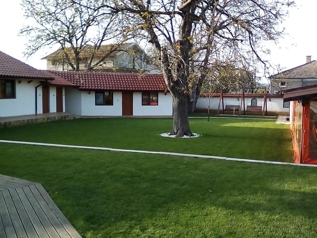 Bolyarski Stan Guest House Veliki Preslav Exterior photo